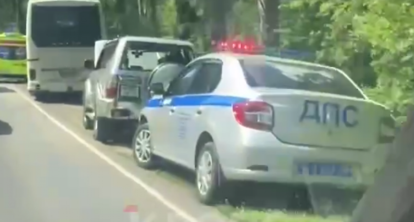 Массовое ДТП на Балтийском шоссе: три легковушки и автобус (ВИДЕО)