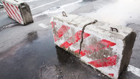 Видео: В Нижнем Новгороде грузовик вывалил бетонные блоки на машины