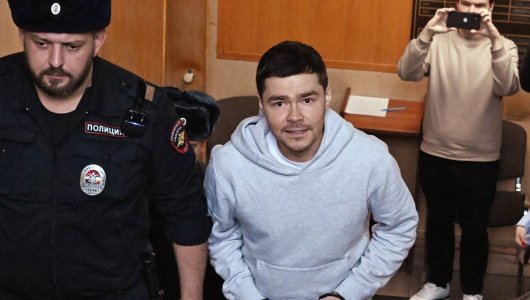 Блогера Аяз Шабутдинов был арестован на 1 месяц и 13 суток до 16 декабря. Его обвиняют в совершении особо крупного мошенничества