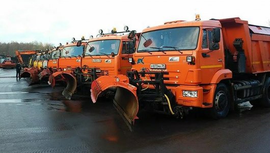 Дорожники в Калининградской области работают круглосуточно, очищая дороги во время шторма