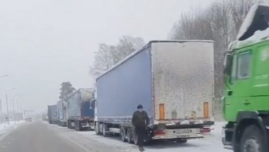 Губернатор Калининградской области вызвал скандал своим заявлением о дальнобойщиках на оперативном совещании