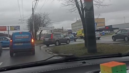 На Московском проспекте разбились два автомобиля, образовалась пробка (ВИДЕО)