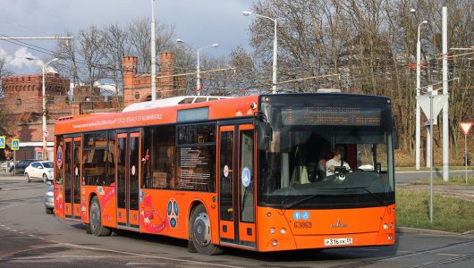 Остановки в калининградских автобусах теперь снова объявляются на английском языке