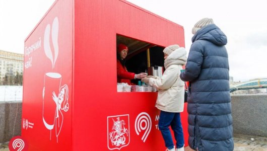 В Москве можно бесплатно покушать сладенького и попить горячего чая!