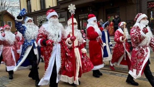 Зеленоградск захватили толпы Дедов Морозов!