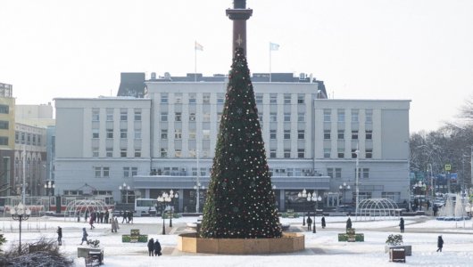 В центре Калининграда уже начали убирать главный символ нового года!