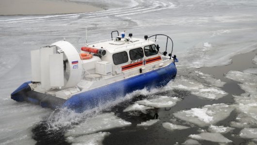 Лодку с пенсионером чуть не раздавило льдинами недалеко от Светлого. Подробности происшествия