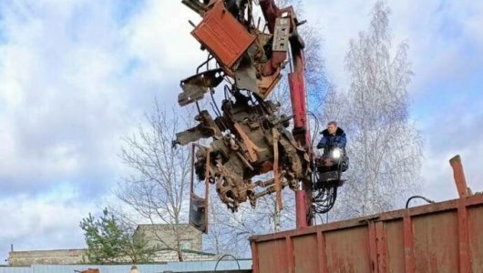 В Светлогорске друзья сдали чужой бульдозер в пункт металлоприема. Как такое могло произойти