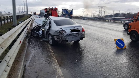 Жуткое ДТП в Гурьевском районе: легковушка на скорости влетела в грузовик. Подробности