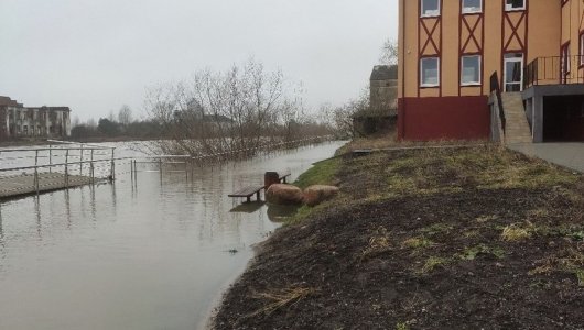 Погода дала о себе знать. Набережная в Гвардейске ушла под воду