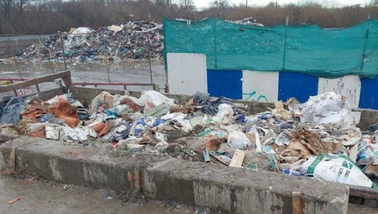 Из-за чего возникли горы мусора на Правой набережной в Калининграде. Прокуратура наконец-то решила заняться этим вопросом 