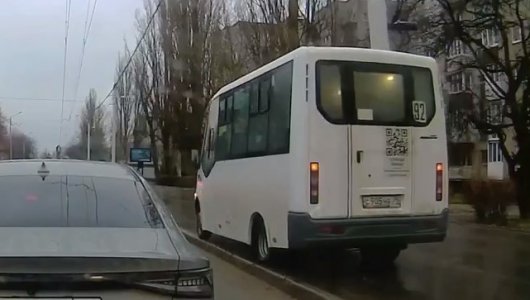 Как объяснил свой поступок водитель маршрутки, который на скорости проехал по тротуару в Калининграде