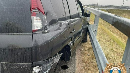 Жуткое ДТП в Калининграде: автомобиль влетел в отбойник и от удара...