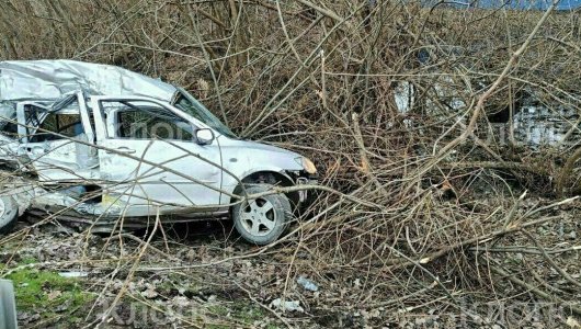 От сильного удара женщина вылетела из машины в кусты. Страшное ДТП в Калининградской области