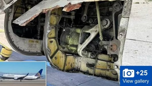 Боинги продолжают разваливаться: один из самолетов снова приземлился без части обшивки