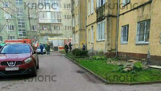 «Пострадали ребенок и беременная женщина» В Калининграде случилось ЧП: загорелся жилой дом на Угловой улице