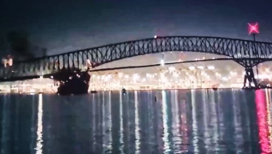 Как в очень страшном фильме: в сети появилось видео последствий столкновения корабля с огромным мостом (ВИДЕО)