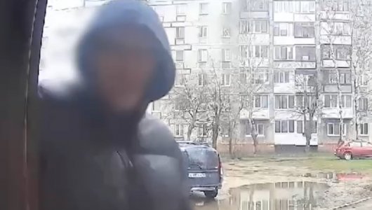 В Калининграде сотрудники полиции поймали серийного грабителя. Пойманный мужчина совершал нападения на беззащитных, действия злоумышленника попали на (ВИДЕО)