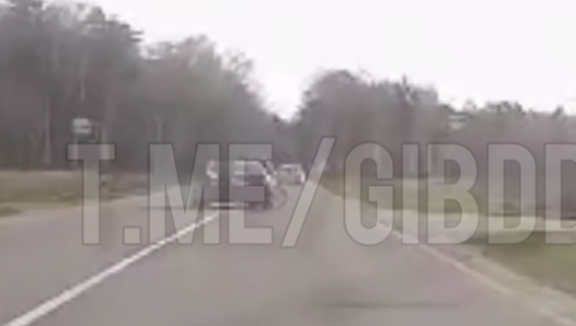 Жесткая авария произошла в Калининграде — легковушка снесла велосипедиста (ВИДЕО)