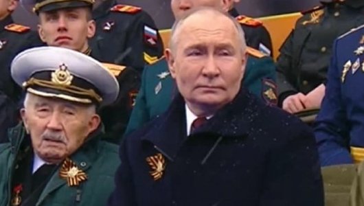 Что известно об еще одном ветеране, сидевшем рядом с Владимиром Путиным на Параде Победы
