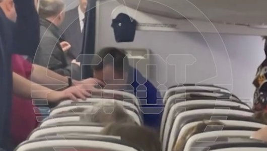 «Несколько минут делали массаж сердца» Какой жуткий инцидент произошел вчера прямо на борту российского самолета (ВИДЕО)