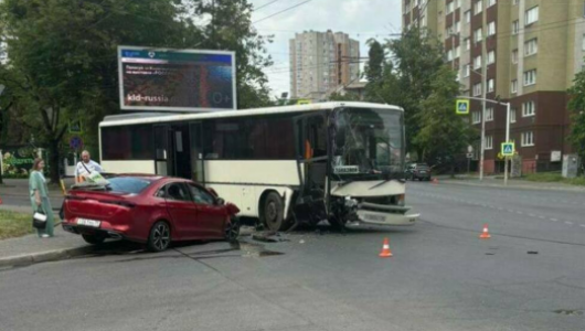 Встречка, автобус, госпитализация: детали воскресной аварии на перекрёстке Киевской и Инженерной