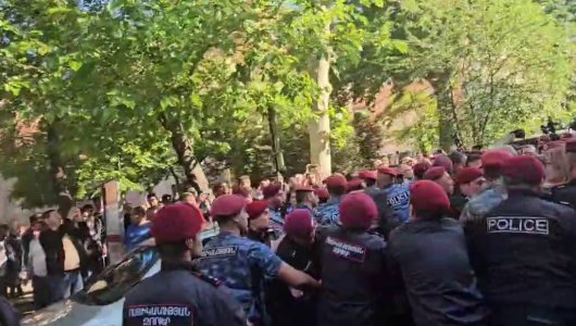 Все вышли на улицы: что прямо сейчас происходит на улицах Армении, подробности (ВИДЕО)