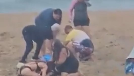Страшное происшествие на пляже в Пуэрто-Рико, где едва не погибло трое детей попало на кадры (ВИДЕО)