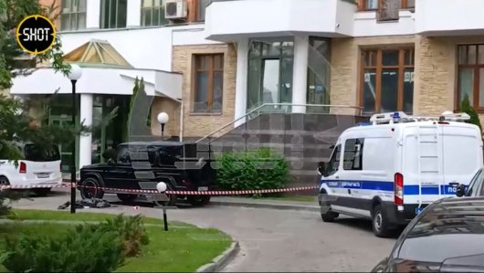 Страшная трагедия из Москвы: мать не смогла удержать сына в окне и оба упали вниз (ВИДЕО) 