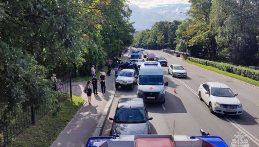 Массовая авария на Московском проспекте: столкнулись сразу 4 автомобиля (ФОТО) 