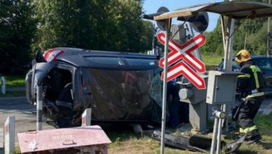 В сети появилось шокирующее видео ДТП на железнодорожных путях в пос. Приморске Балтийского района (ВИДЕО)