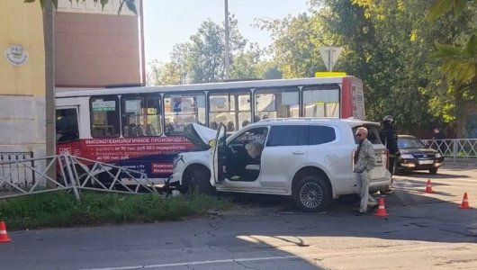 Влетела в автобус прямо на перекрестке: появились подробности жуткой аварии с участием российского депутата в Ярославской области (ВИДЕО)