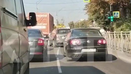 Появилось видео ДТП с мотоциклом, которое парализовало движение на проспекте Победы