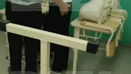 Странные нежности учителя с девочкой из 5 класса попали на видео 