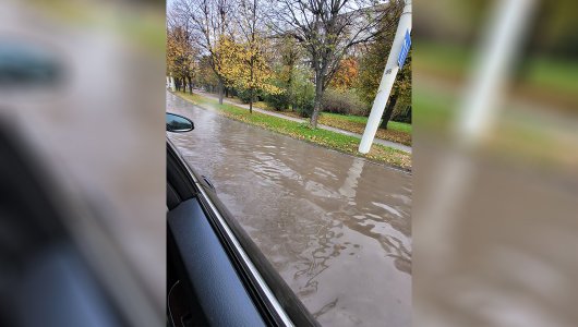 Срочная новость: прорыв трубы на Галицкого перекрыл часть Московского проспекта. Подробности