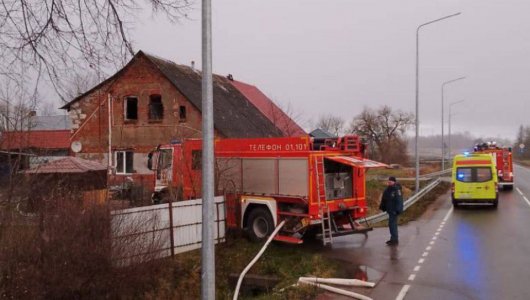 Под Гурьевском в доме на несколько квартир произошел пожар: есть погибший и пострадавшие 