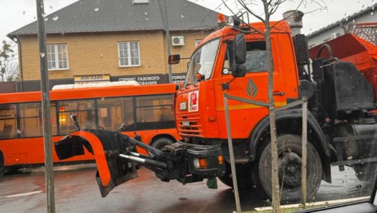 Калининград накрыл снегопад: коммунальные службы работают круглосуточно, чтобы справиться с последствиями