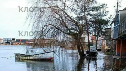 Мощные потопы в Калининграде: жители бьют тревогу из-за воды, затопившей улицы и дома