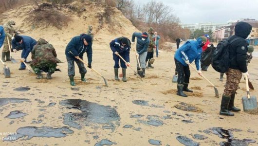 Разлив мазута в Черном море: как скажется экологическая катастрофа на турсезоне в Крыму