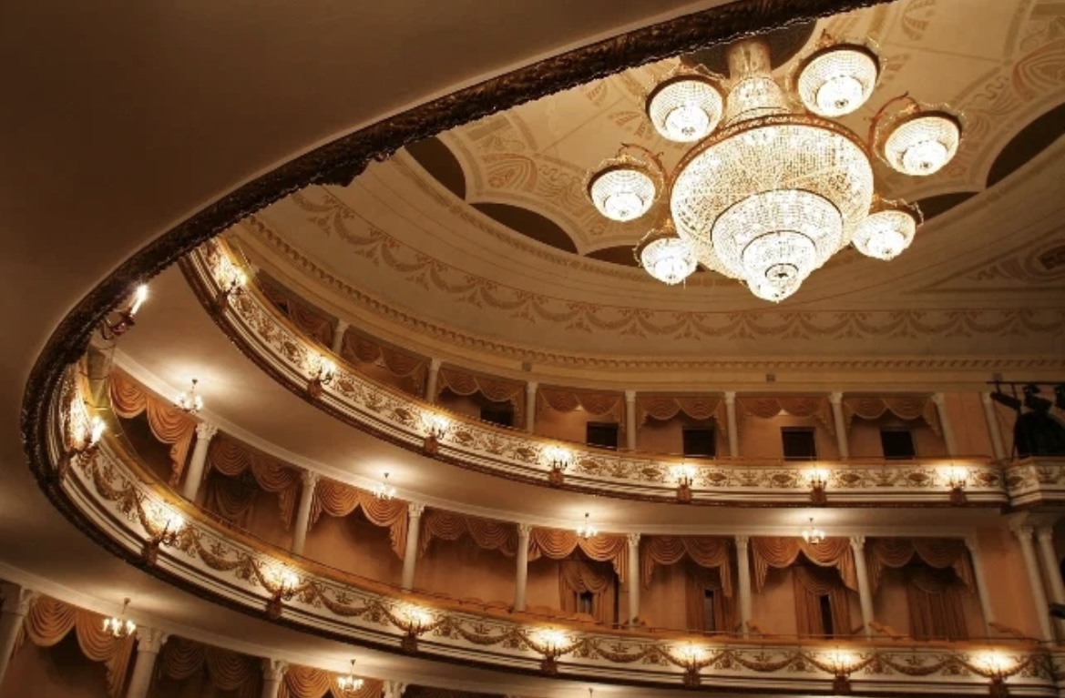 Драмтеатр калининград фото зала с местами