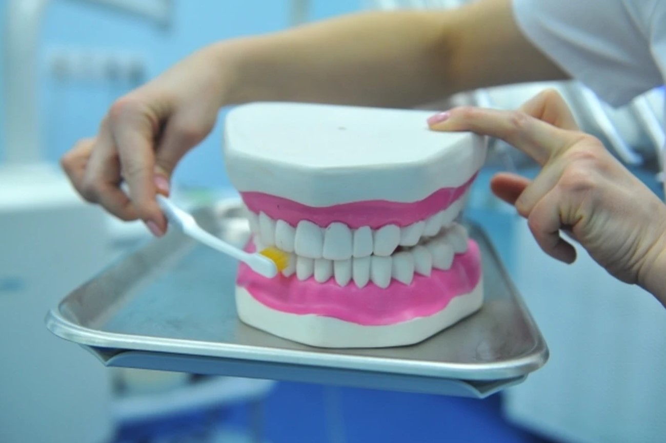 Как стоматологи делают чистку зубов. Гигиена зубов. Профессиональная гигиена. Профессиональная гигиена полости. Профессиональная гигиена зуба.