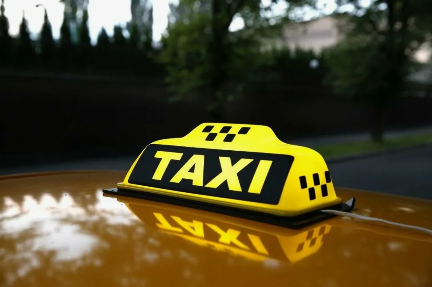 Такси выпуск 1. Шашки такси. Шашечки такси. Шашки такси на машине. Машина "такси".