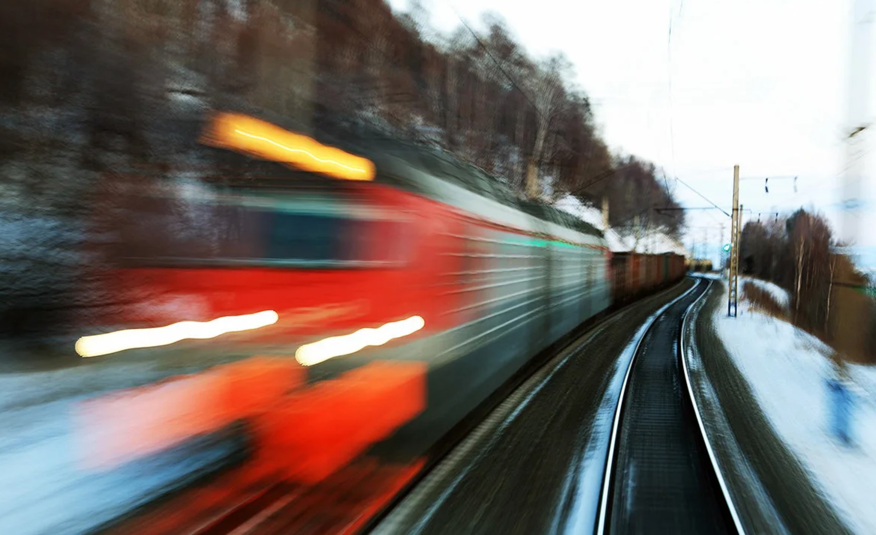 Звук движущегося поезда. Поезд мчится. Скорость поезда. Поезд фото. Едем на поезде.