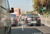 Появилось видео ДТП с мотоциклом, которое парализовало движение на проспекте Победы