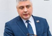 Депутат сорвал рейс и отказался лететь с народом: чем закончилась его истерика