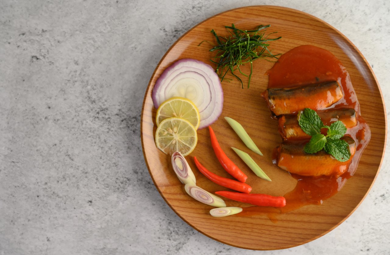 Скумбрия маринованная в кетчупе, закуска, скумбрия в кетчупе, рецепт скумбрии в кетчупе, маринованная рыба