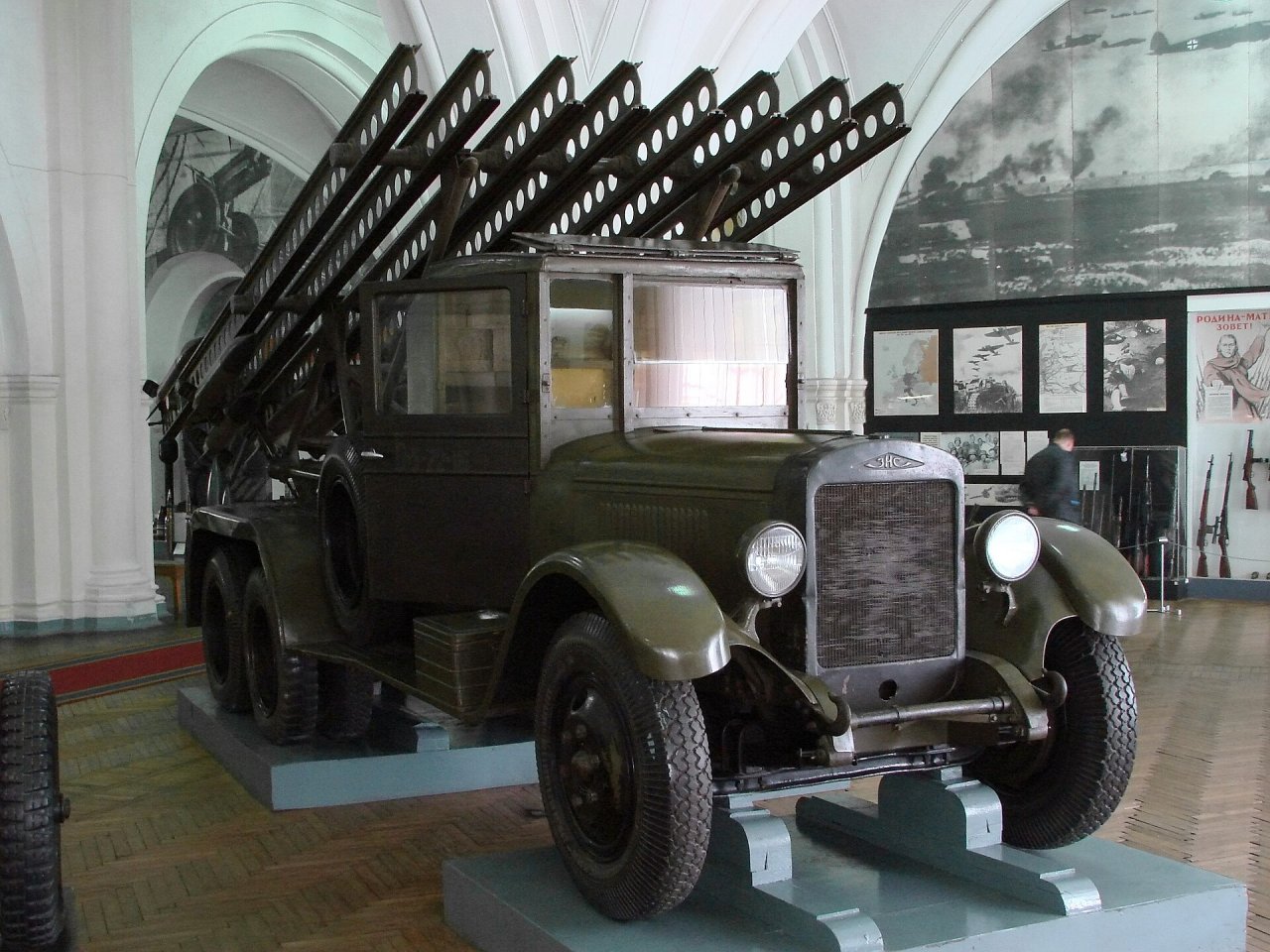 БМ-13-16 на шасси ЗИС-6 в музее Артиллерии, Санкт-Петербург