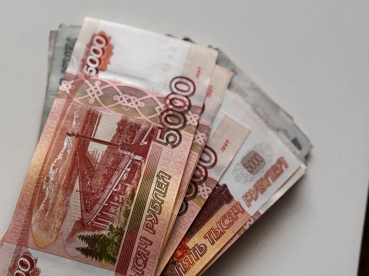 Выплаты россиянам, 22 000 рублей в мае 2025 года, как получить деньги в России, деньги от государства, выплаты в России