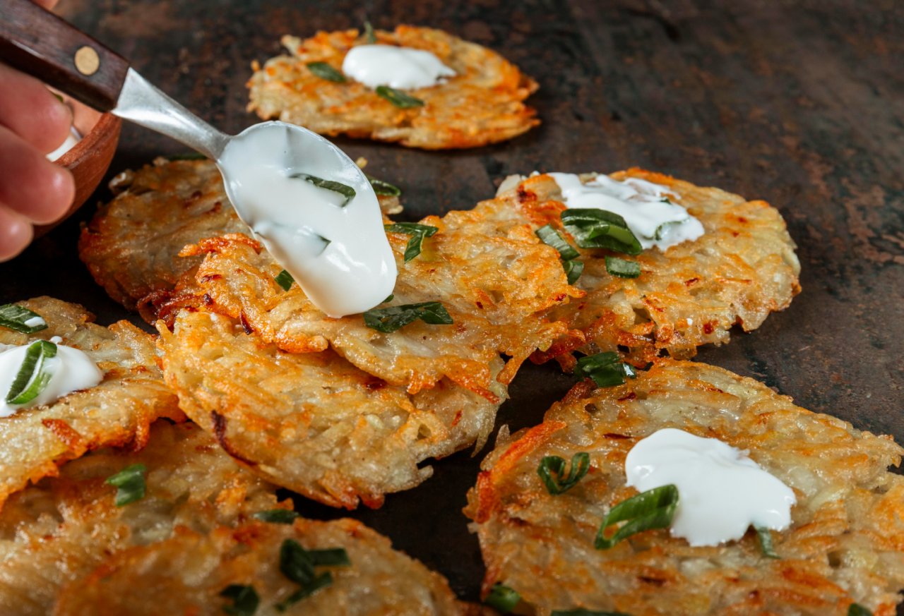 Готовим вкуснейшие картофельно-капустные драники на завтрак за 15 минут, рецепт драников, как приготовить драники, капустные драники, завтрак за 15 минут, быстрый завтрак