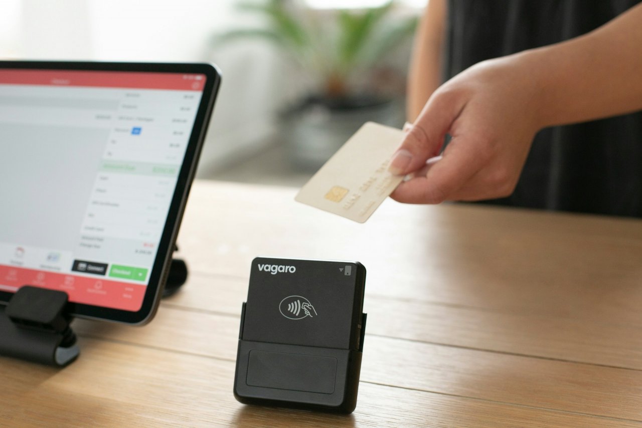 Опасность оплаты по QR-коду, почему опасно платить по QR-коду, мошенничество, чем опасны коды, когда нельзя сканировать код